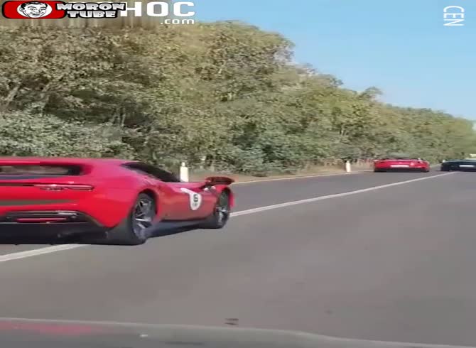 Video :A couple is killed in a Ferrari by reckless overtaking